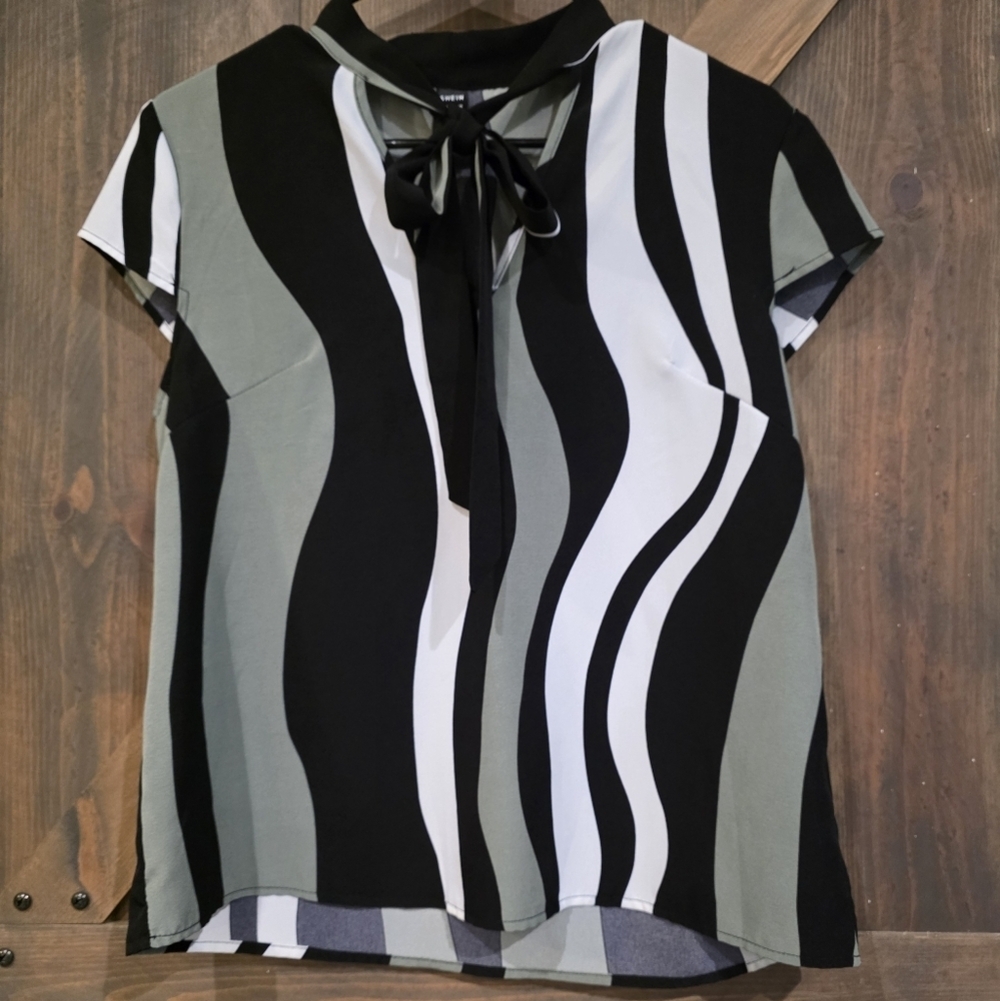 SHEIN Green and Black Wave Pattern Blouse Size Medium - Picture 2 of 4